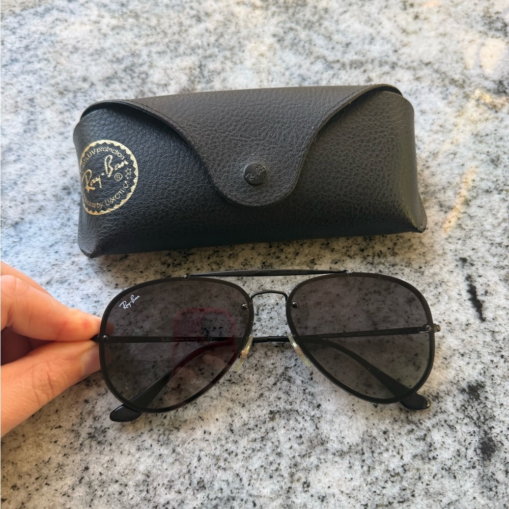 Ray-Ban Black Aviator Sunglasses with Case